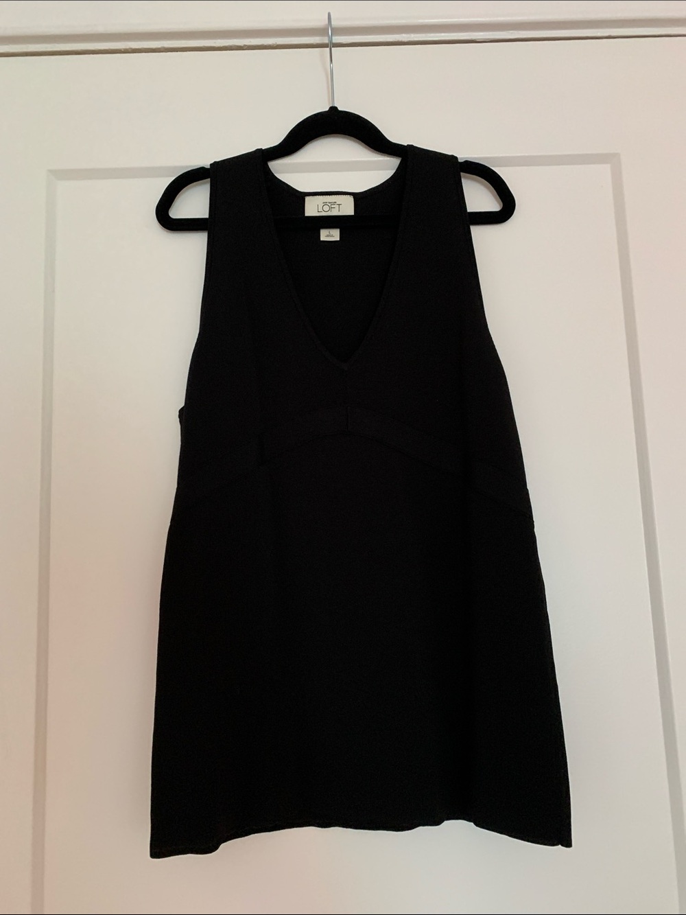 LOFT Black V-Neck Sleeveless Ribbed Top